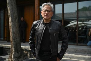 Изпълнителният директор на NVIDIA Jensen Huang печели Hearts of Millions in China With Tang Suit, Rusty Mandarin