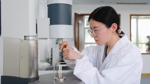 Проучване на „зона на ничия“ на науката за изработване на стъкло