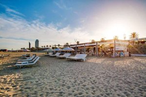 Beach Bites on a Budget Plan: Top Low-cost Chiringuitos in Barcelona