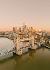 Скъпите песни за туризма предизвикват огън, докато Китай настоява властите да постигнат реални резултати