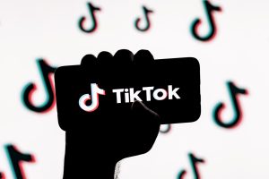 TikTok възстановява своите услуги в САЩ