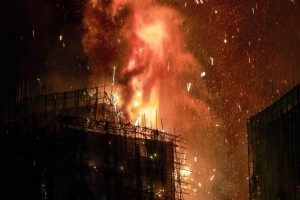 Голям пожар в северен Хонконг отне живота на най-малко 13 души