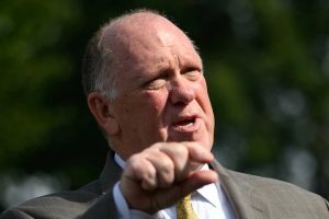 Тръмп казва, че “ще намали малко ескалацията” в Минеаполис на фона на протеста срещу убийствата