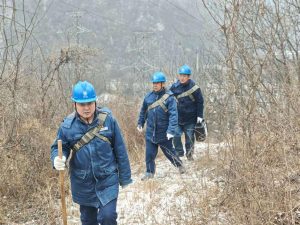 Станцията за топене на лед Qinling пази електропроводи за пролетния фестивал