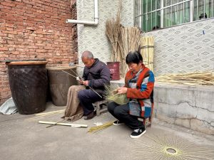 Двойка от Шанси поддържа 400-годишния занаят от бамбукови фенери жив за Пролетния фестивал