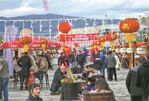 Пътуването през Пролетния фестивал разпространява празнично настроение из континентите