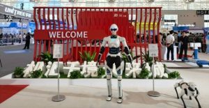 JD.com разкрива матрицата на роботи “Wolf Pack” на World Intelligent Industry Expo
